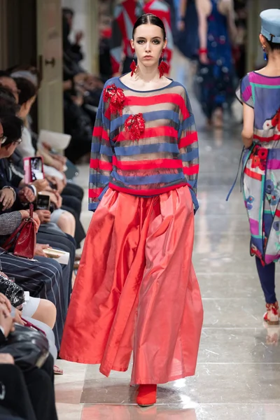Look 100